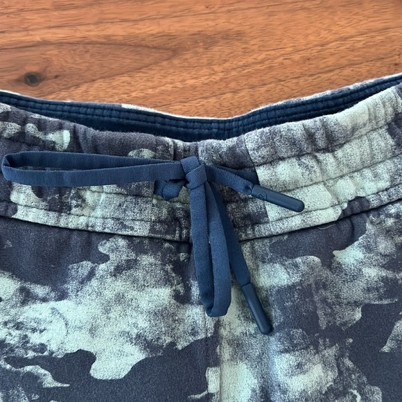 Lululemon Loungeful High-Rise Short 4" - Picture 5 of 8